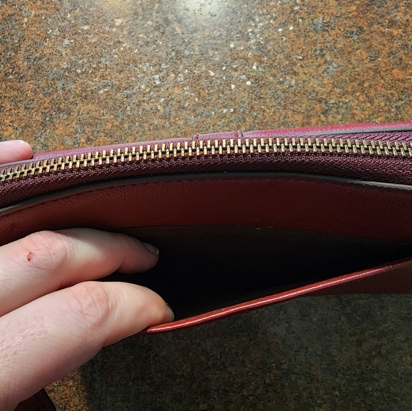 Fossil brand Burgandy Crossbody Wallet - Picture 8 of 8